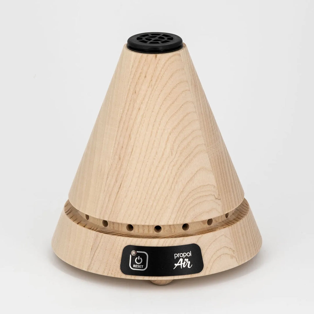 Propolisverdampfer Cone 2 aus Holz in hell mit Ionisator